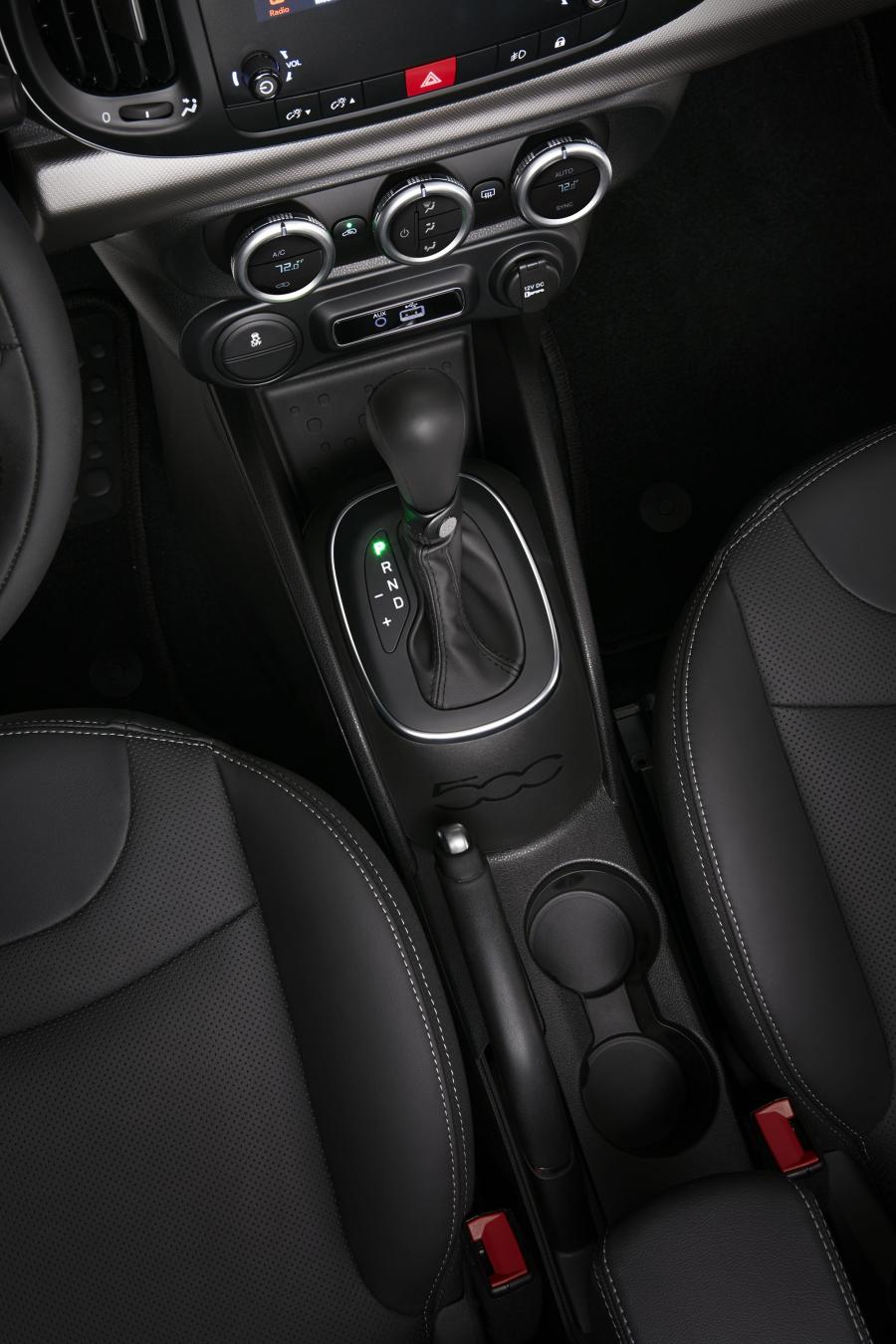 Детали интерьера Fiat 500L (330) 2017 года  (NA) (фото 3 из 15)